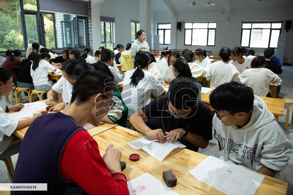 (MASTER OF CRAFTS) CHINA-ANHUI-SHEXIAN COUNTY-HUIZHOU INK-INHERITOR (CN)