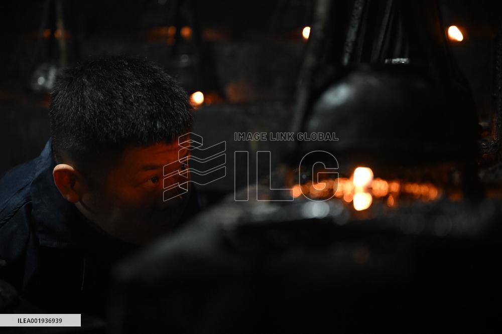 (MASTER OF CRAFTS) CHINA-ANHUI-SHEXIAN COUNTY-HUIZHOU INK-INHERITOR (CN)