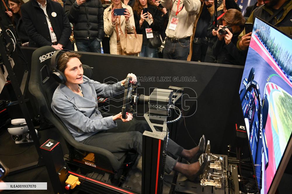 Amelie Oudea-Castera And Jean-Noel Barrot Visit The Paris Games Week - Paris