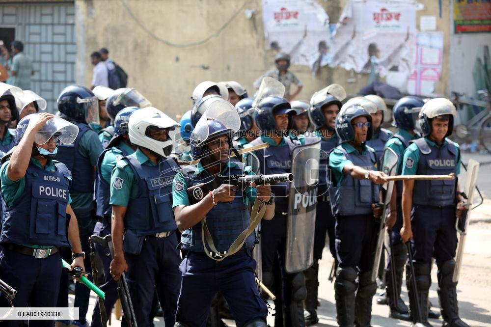 Clashes Between Workers And Police - Dhaka