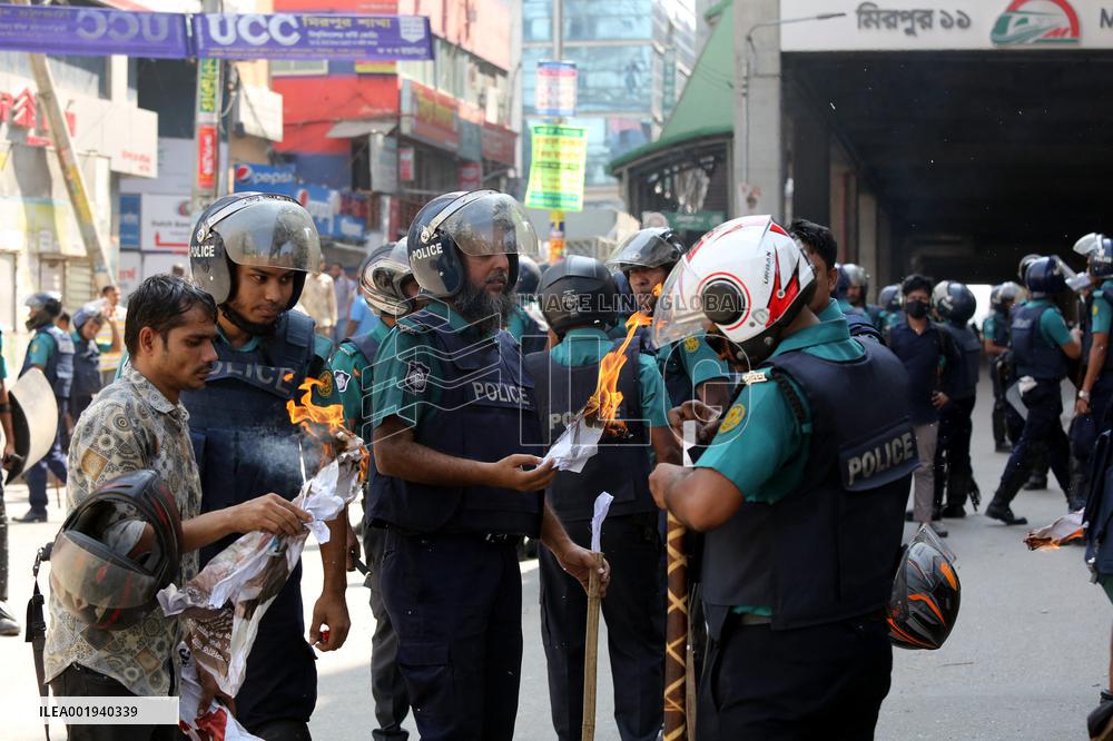 Clashes Between Workers And Police - Dhaka