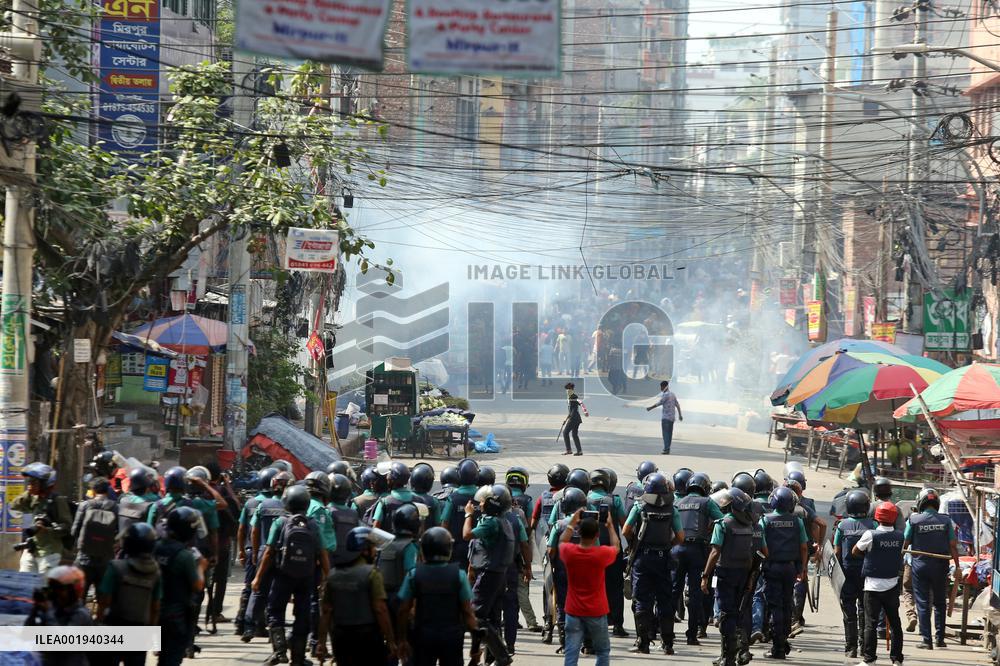 Clashes Between Workers And Police - Dhaka