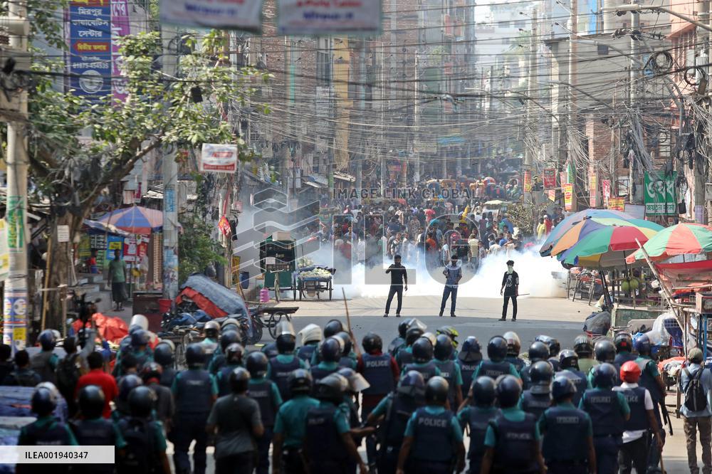 Clashes Between Workers And Police - Dhaka