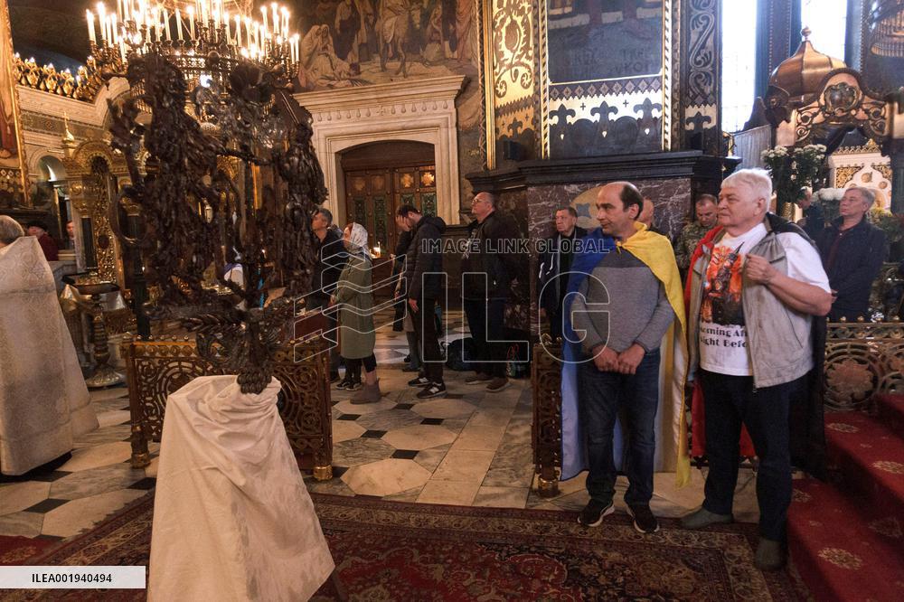 Blessing of Great Coat of Arms of Ukraine sculpture in Kyiv
