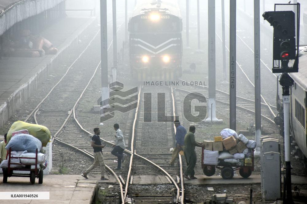 PAKISTAN-LAHORE-WEATHER-SMOG