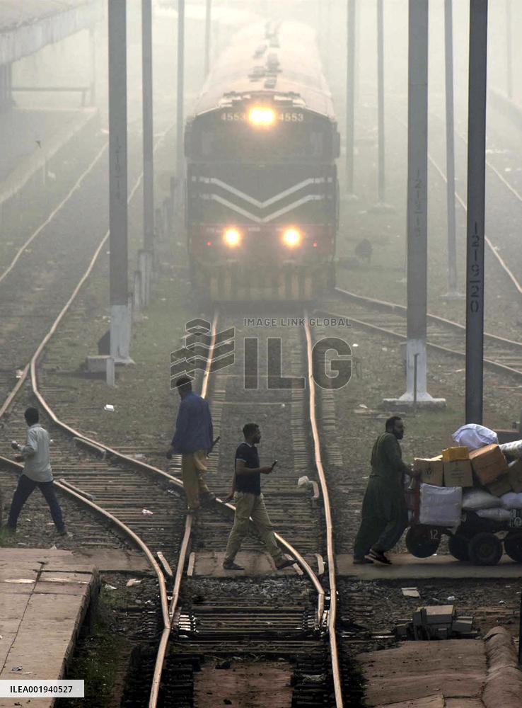 PAKISTAN-LAHORE-WEATHER-SMOG