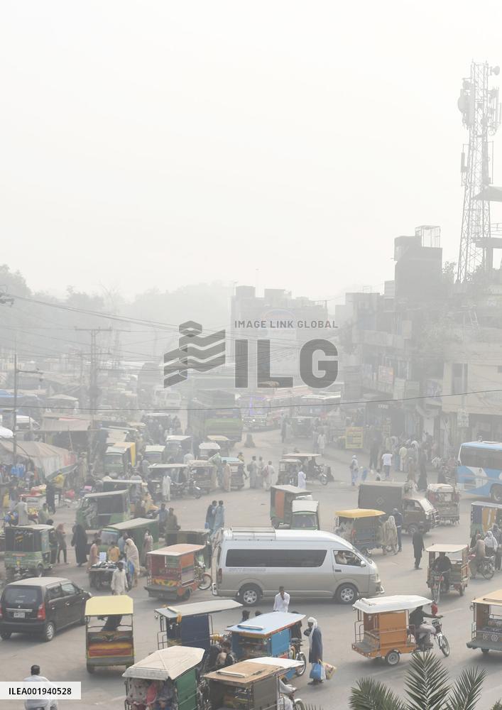 PAKISTAN-LAHORE-WEATHER-SMOG