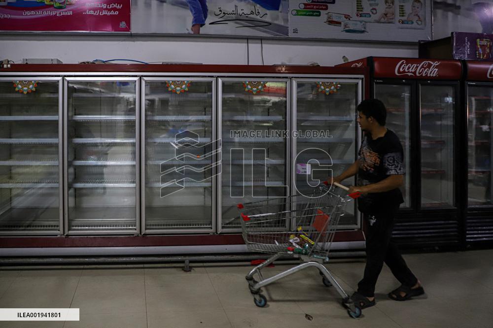 MIDEAST-GAZA-KHAN YOUNIS-NECESSITIES SUPPLY-SHORTAGE