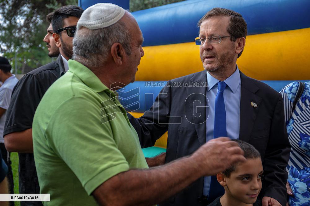 President Herzog Visits Evacuees In Jerusalem