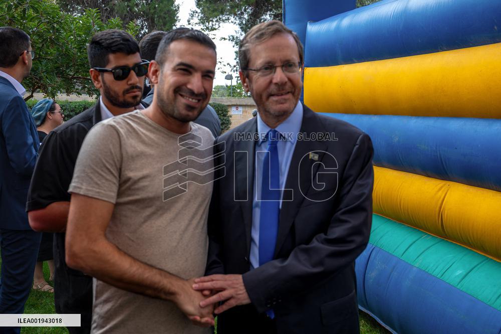 President Herzog Visits Evacuees In Jerusalem