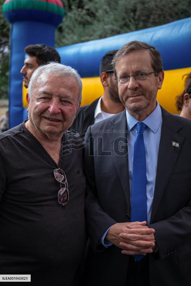 President Herzog Visits Evacuees In Jerusalem