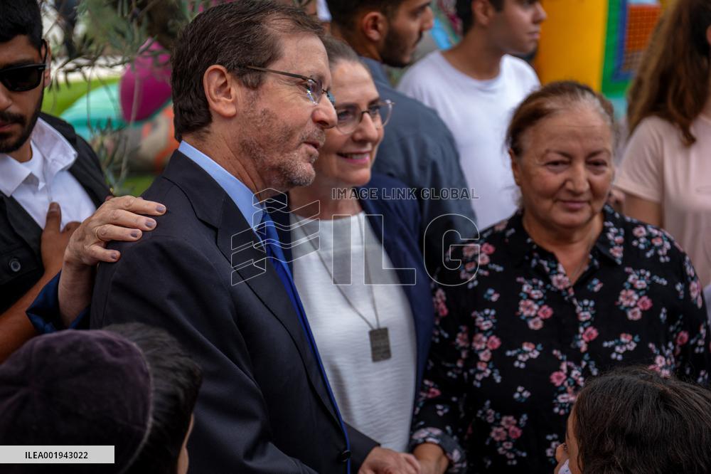 President Herzog Visits Evacuees In Jerusalem