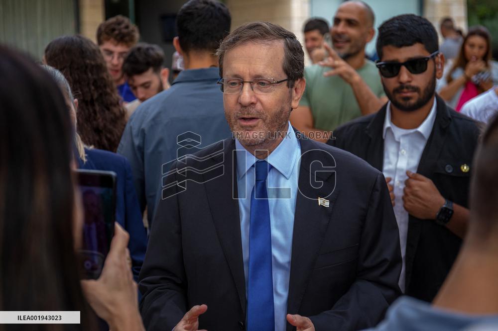 President Herzog Visits Evacuees In Jerusalem