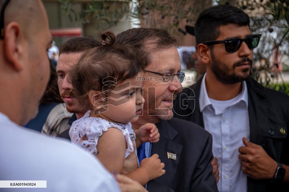 President Herzog Visits Evacuees In Jerusalem