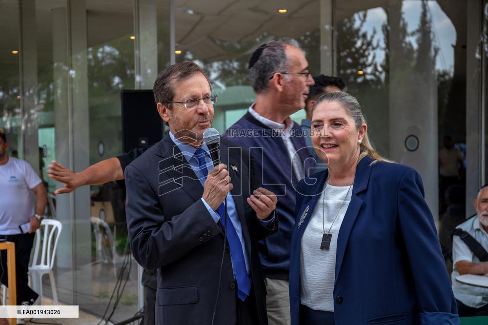 President Herzog Visits Evacuees In Jerusalem