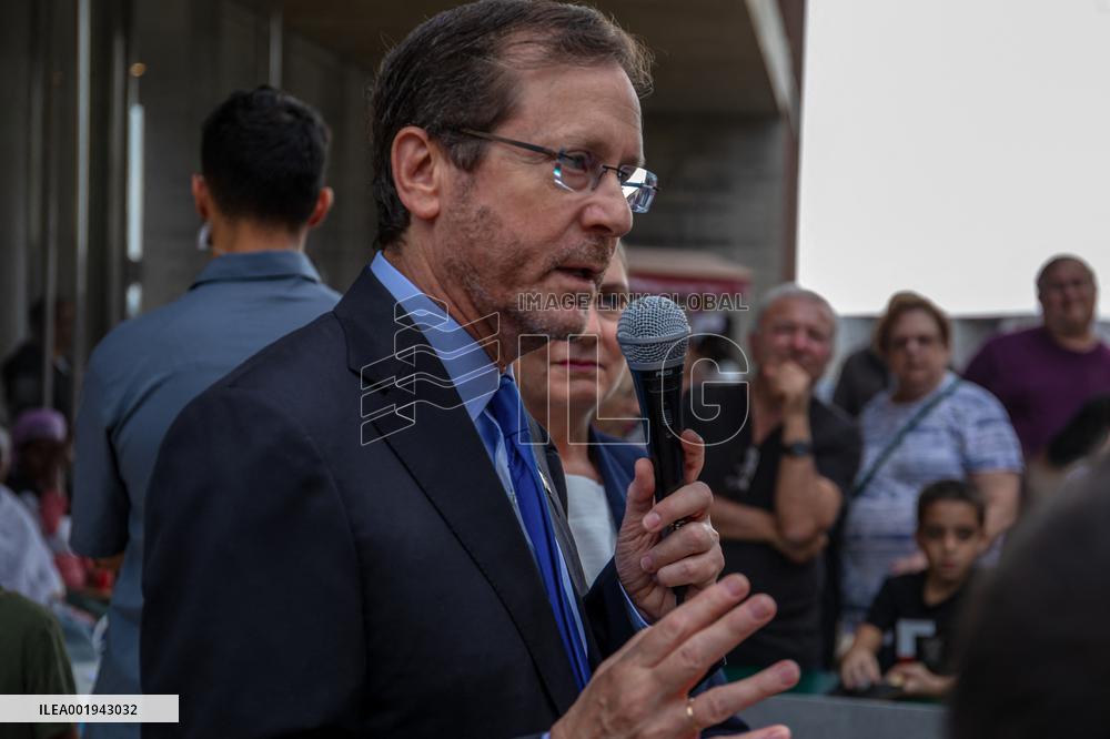 President Herzog Visits Evacuees In Jerusalem