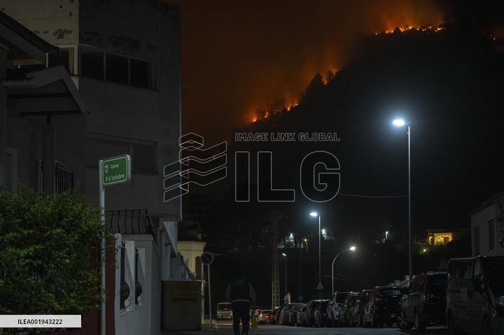 Forest Fire Forces Towns And Villages Evacuations - Spain