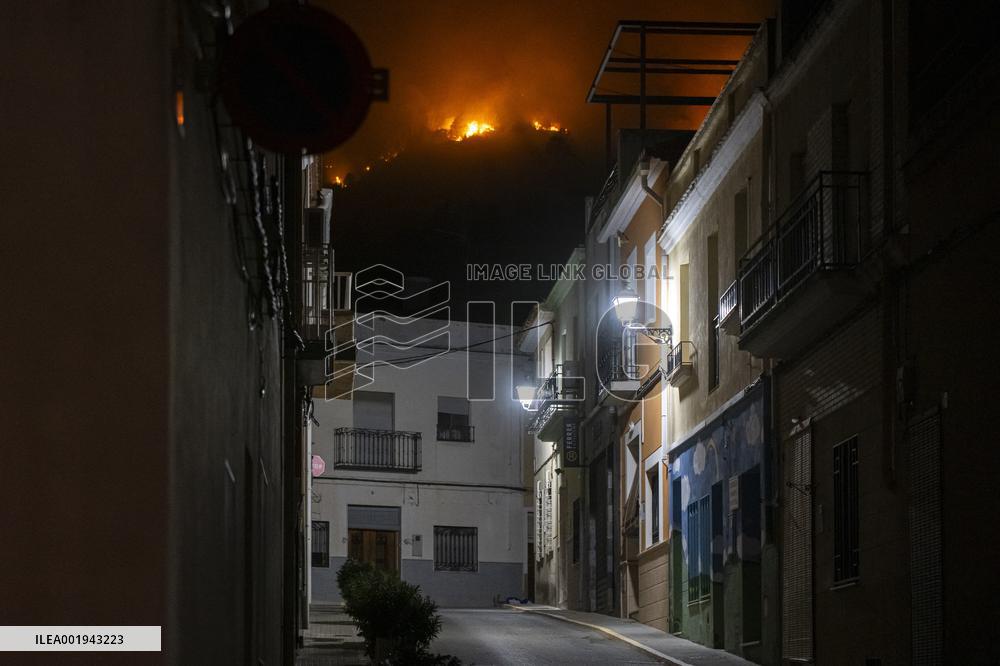 Forest Fire Forces Towns And Villages Evacuations - Spain