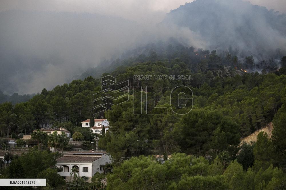 Forest Fire Forces Towns And Villages Evacuations - Spain