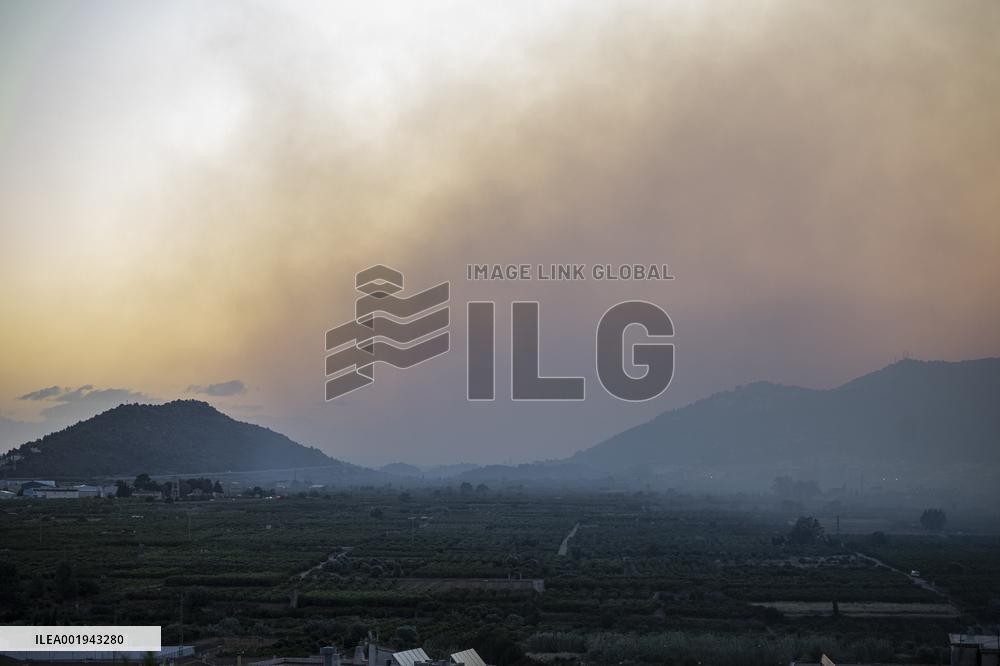 Forest Fire Forces Towns And Villages Evacuations - Spain