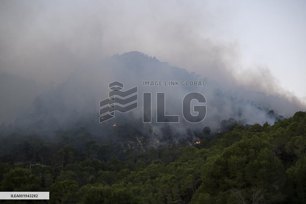 Forest Fire Forces Towns And Villages Evacuations - Spain