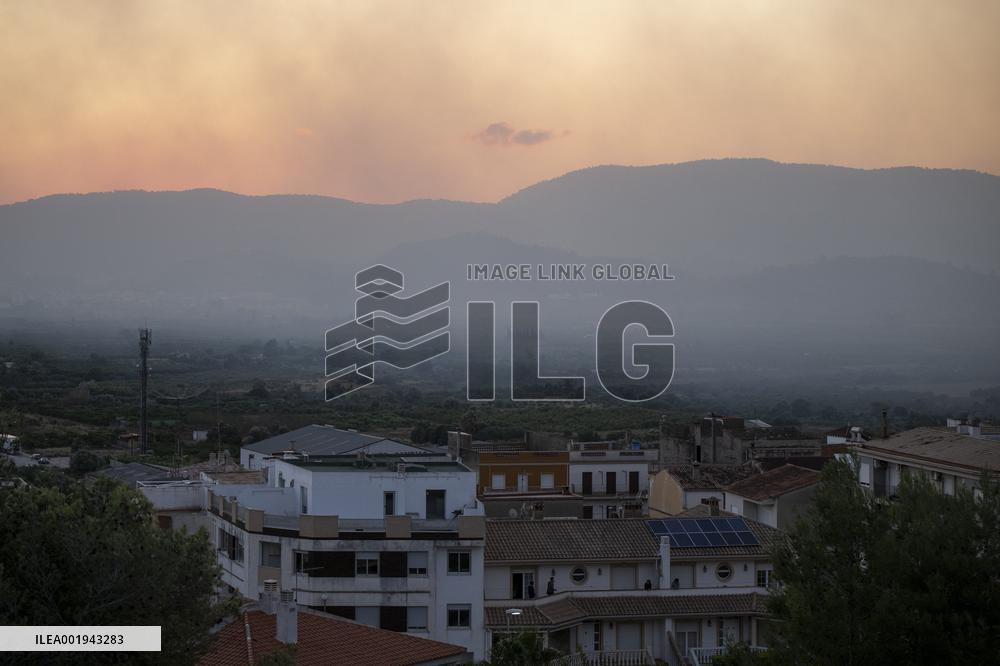 Forest Fire Forces Towns And Villages Evacuations - Spain