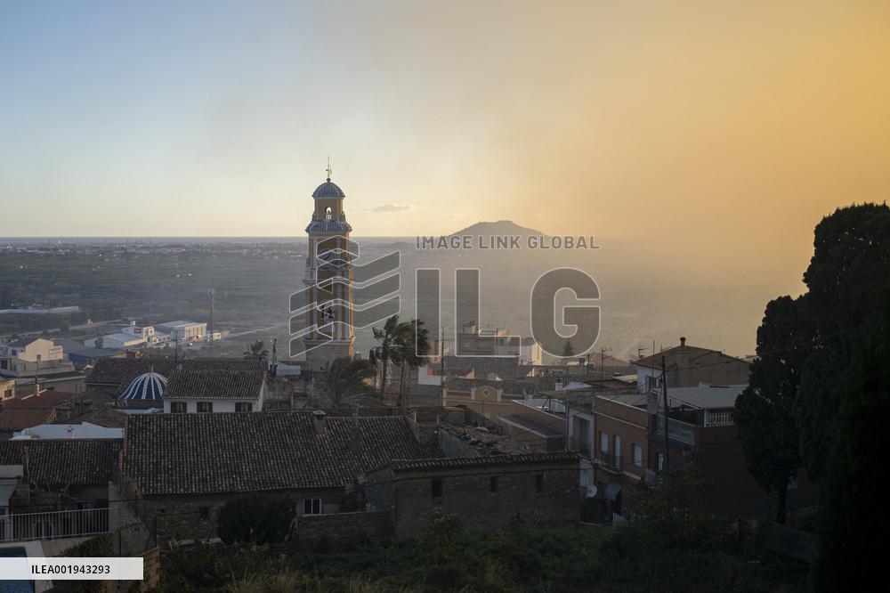 Forest Fire Forces Towns And Villages Evacuations - Spain