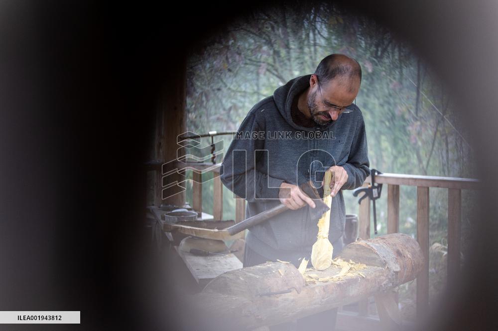 CHINA-CHONGQING-FRENCH LACQUER ARTIST (CN)