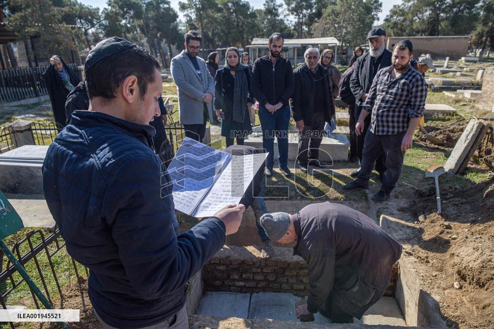 Iranian Jews Told To Break Contact With Israeli Relatives - Tehran