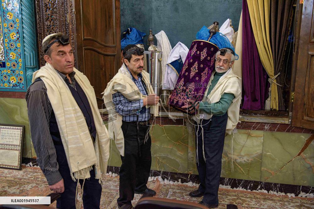 Iranian Jews Told To Break Contact With Israeli Relatives - Tehran