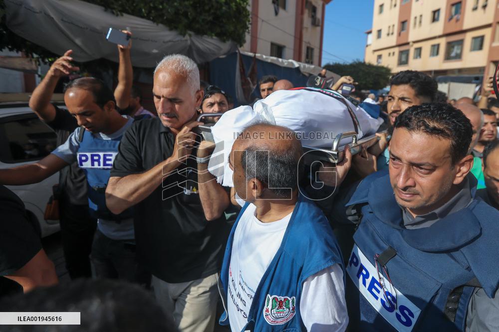 Israeli Strike Kills Palestinian Journalist And His Family - Gaza