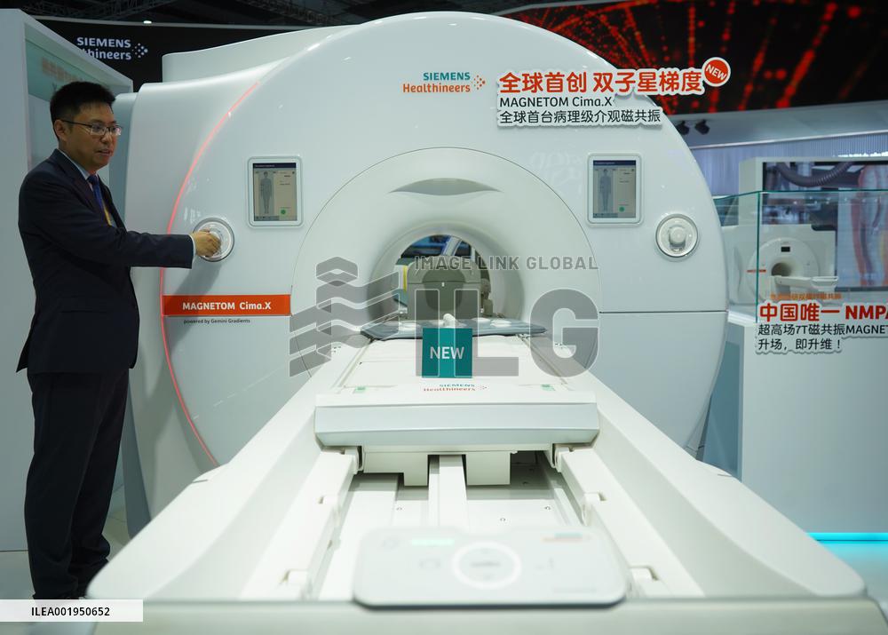 (CIIE)CHINA-SHANGHAI-CIIE-PRODUCTS-DEBUTS (CN)