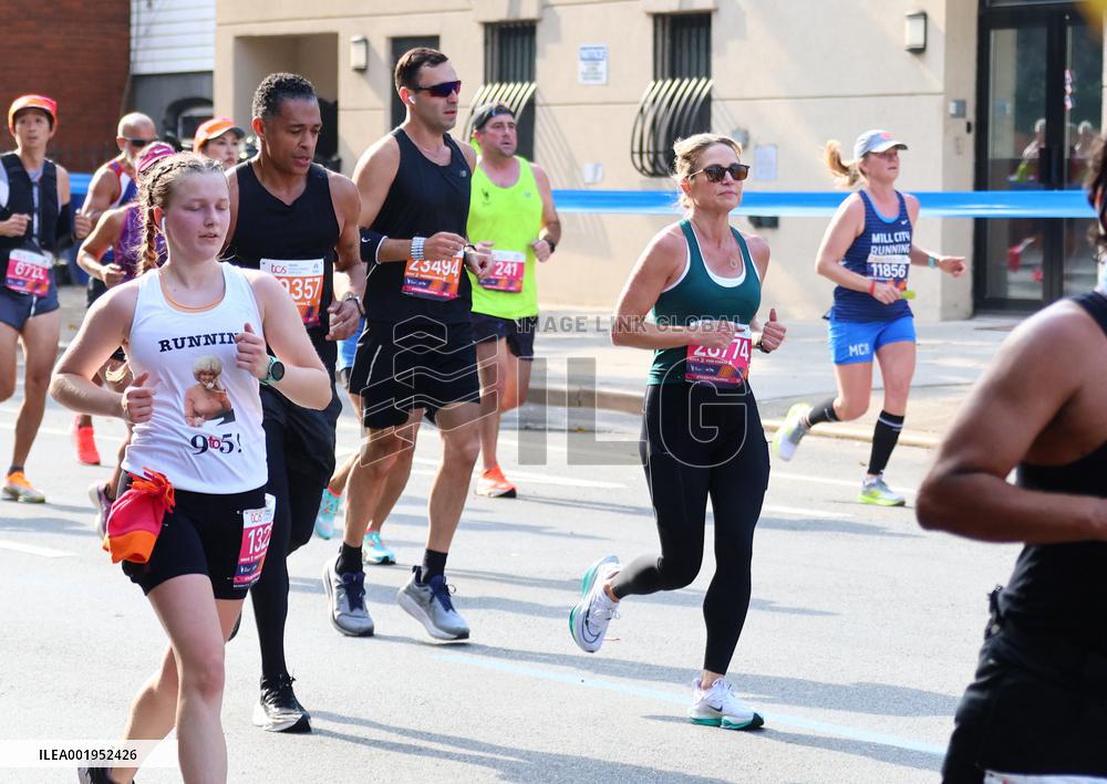 Amy Robach and TJ Holmes running the New York Marathon 2023