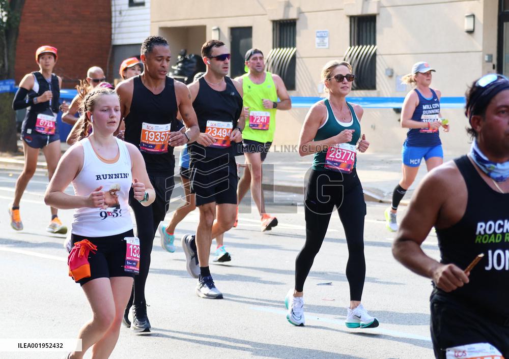 Amy Robach and TJ Holmes running the New York Marathon 2023