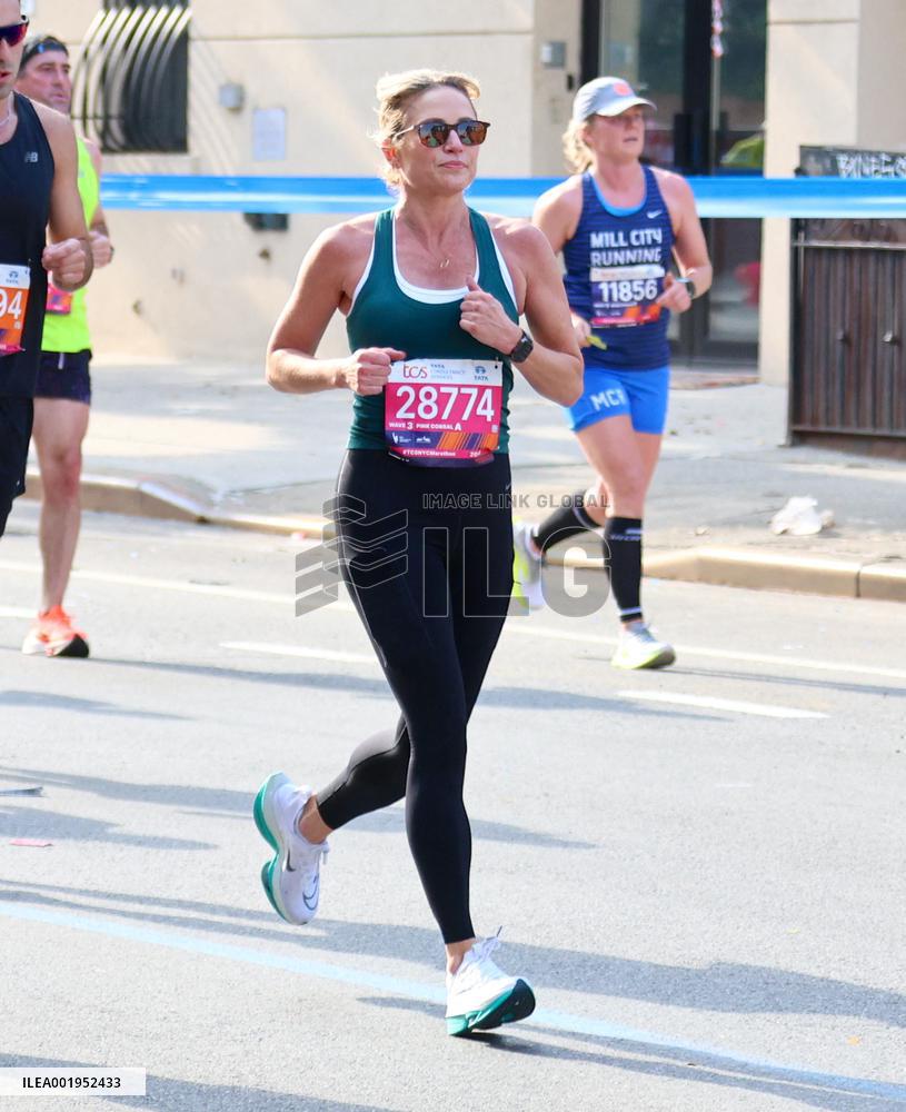 Amy Robach and TJ Holmes running the New York Marathon 2023
