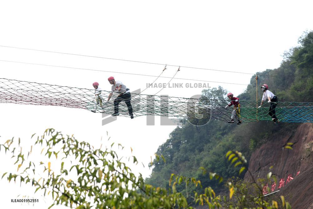 Visitors Enjoy Outdoor Activities in Zixing