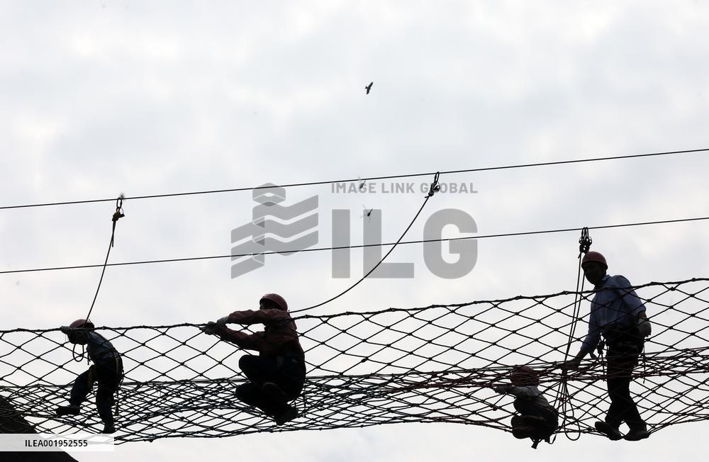 Visitors Enjoy Outdoor Activities in Zixing