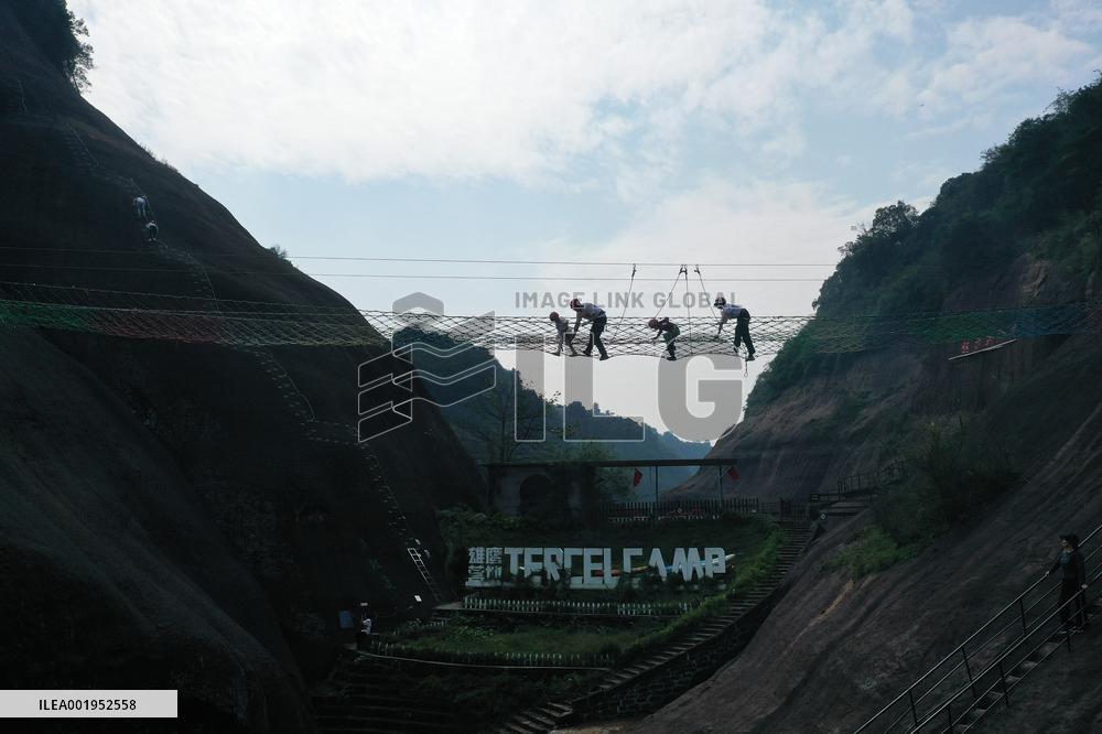 Visitors Enjoy Outdoor Activities in Zixing