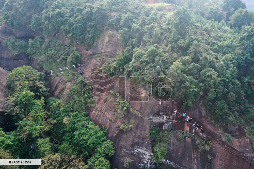 Visitors Enjoy Outdoor Activities in Zixing