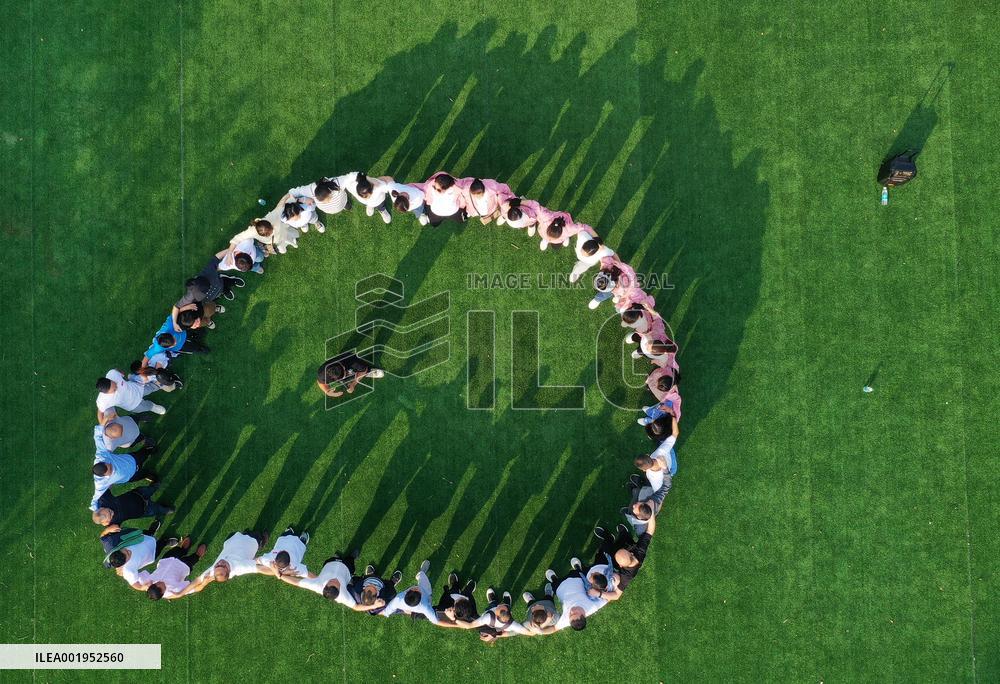 Visitors Enjoy Outdoor Activities in Zixing