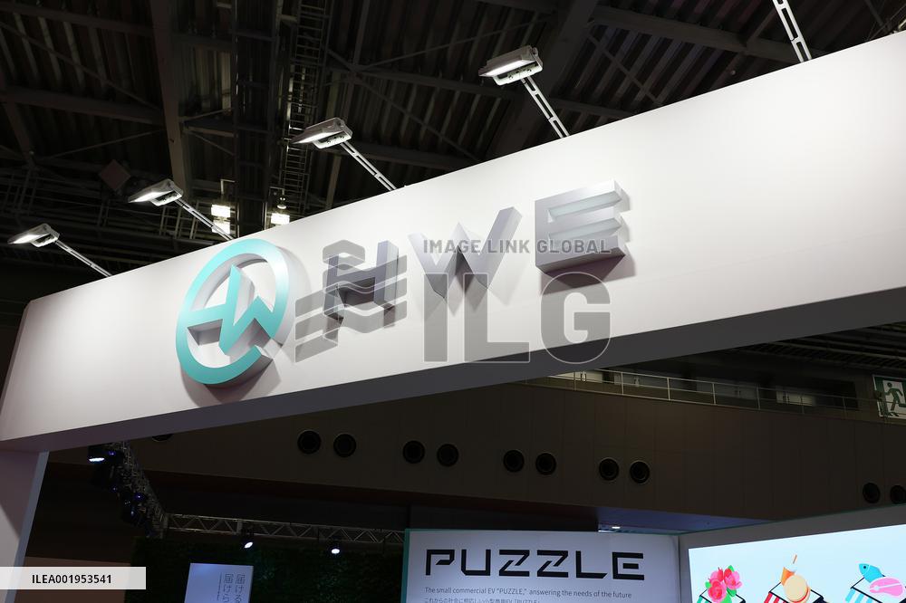 HW ELECTRO signage and logo