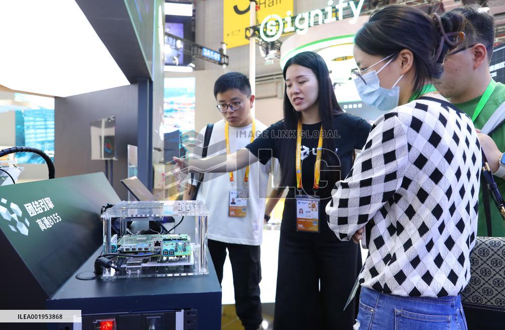 (CIIE)CHINA-SHANGHAI-CIIE-PRODUCTS-DEBUTS