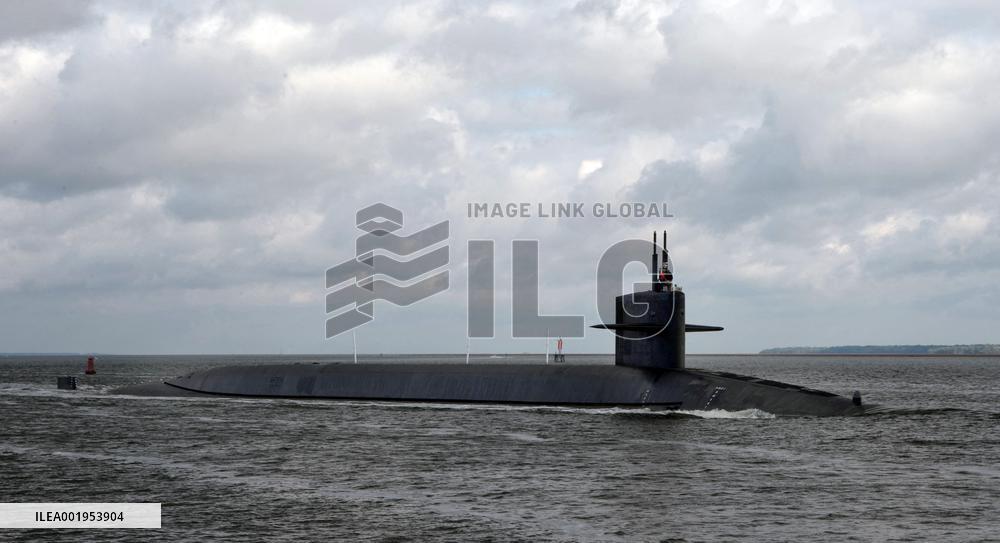 US Says Guided Missile Sub Has Arrived In Middle East