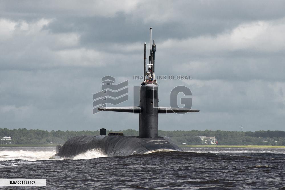 US Says Guided Missile Sub Has Arrived In Middle East