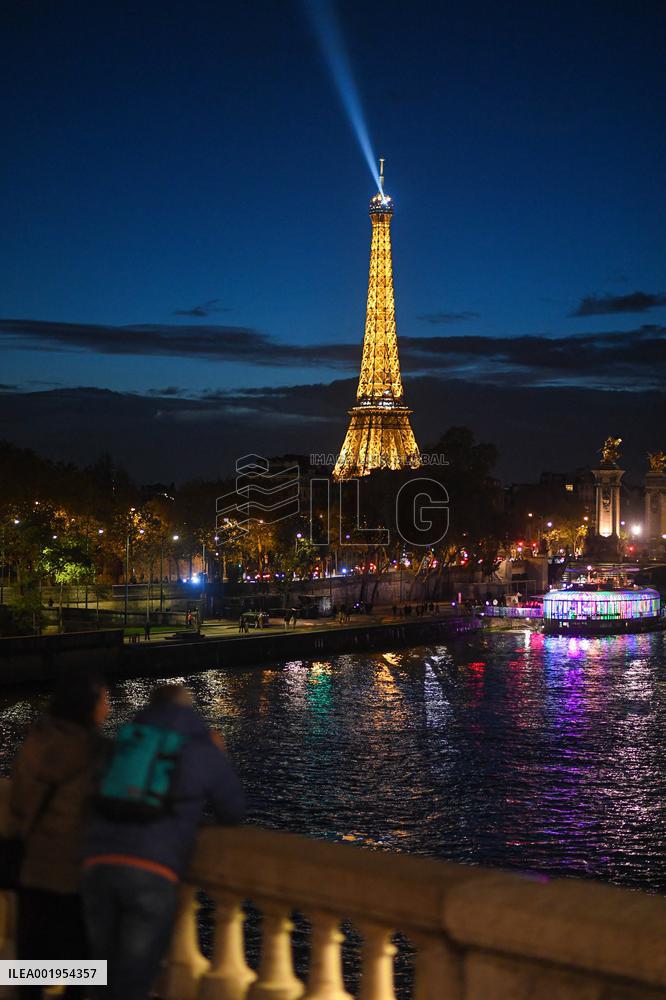 Paris By Night