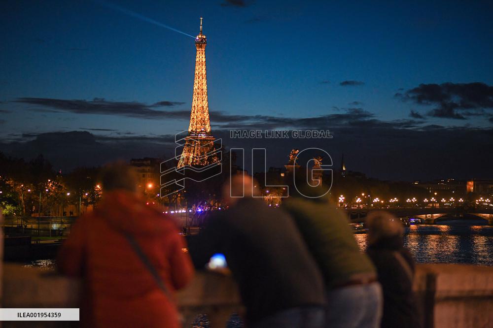 Paris By Night