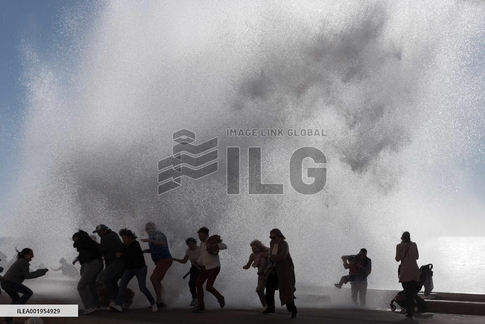 FRANCE-NICE-LARGE WAVE