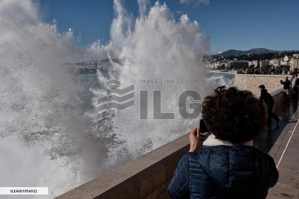 FRANCE-NICE-LARGE WAVE