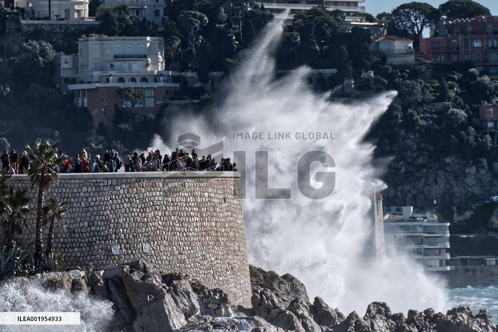 FRANCE-NICE-LARGE WAVE