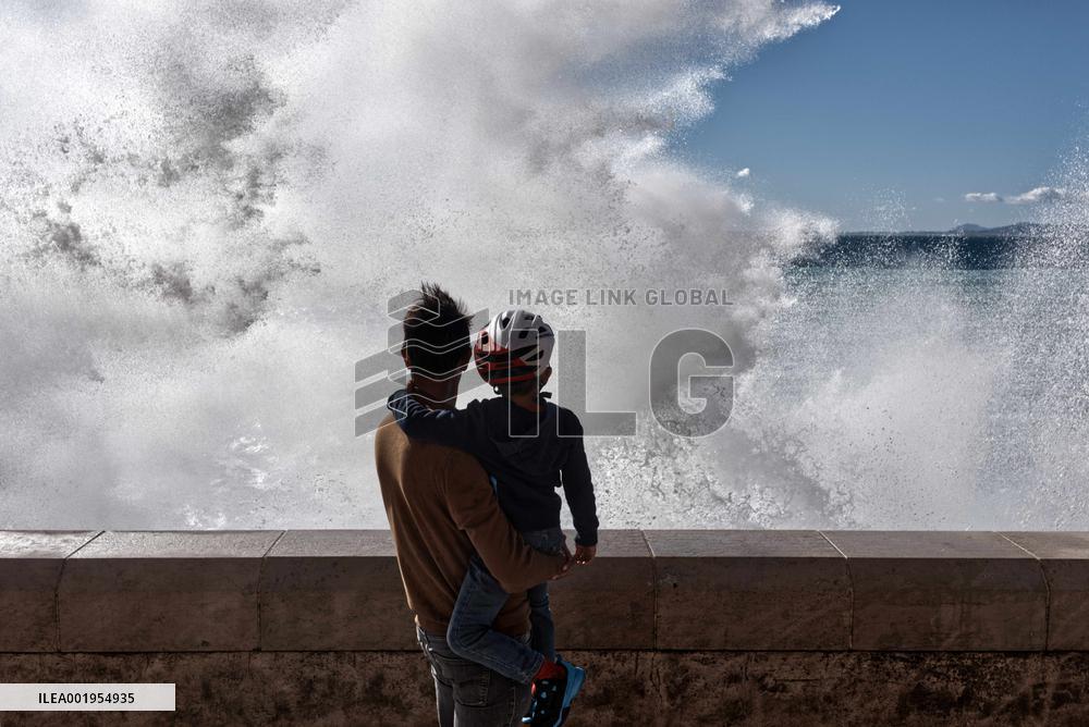 FRANCE-NICE-LARGE WAVE